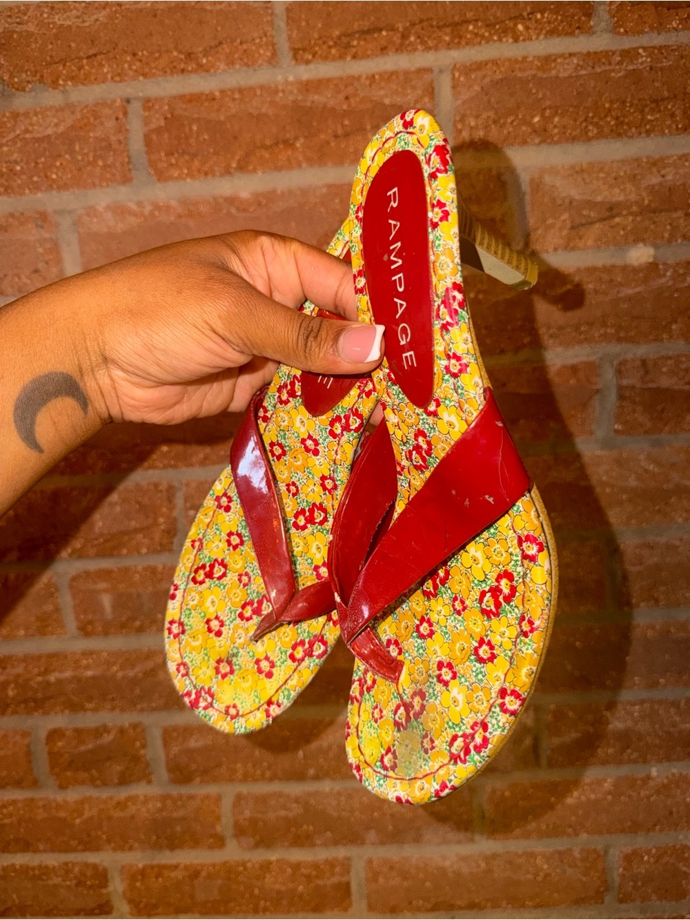 Rampage Red Floral Print Thong Sandals